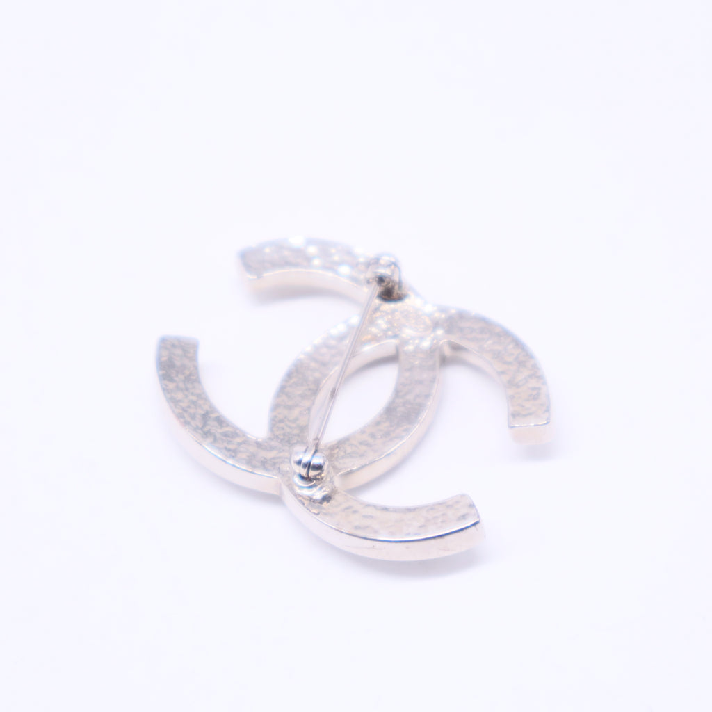 Faux Pearl CC Brooch Pin W20544