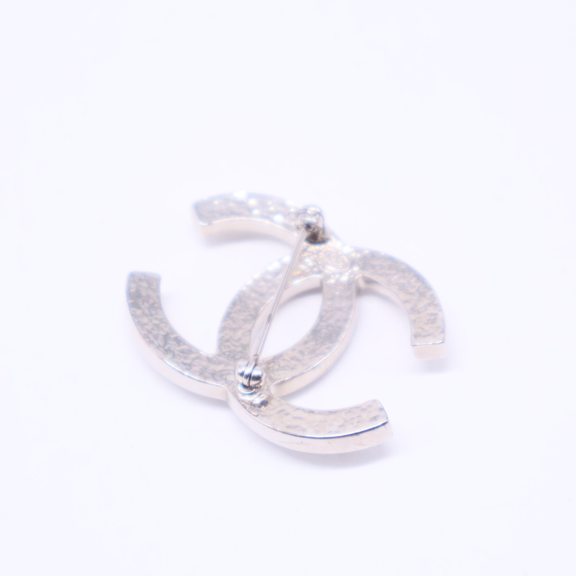 Faux Pearl CC Brooch Pin W20544