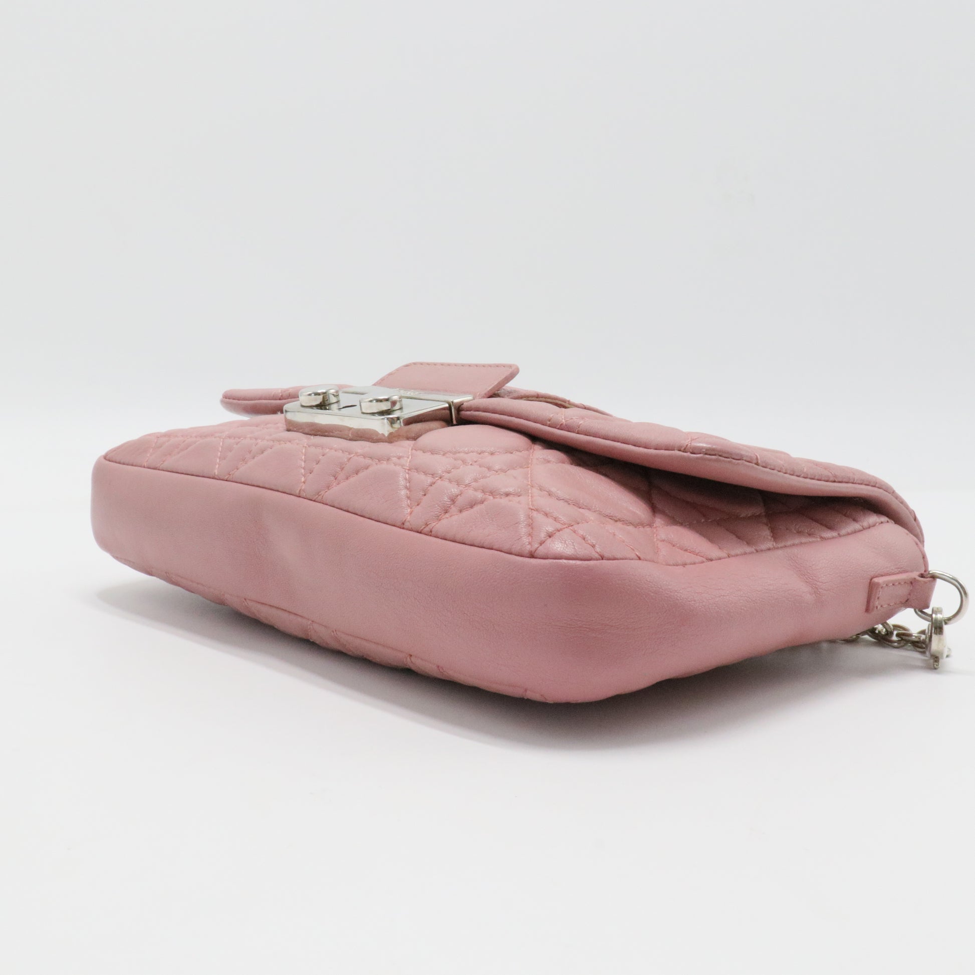 Lambskin Cannage New Lock Pouch Magnolia