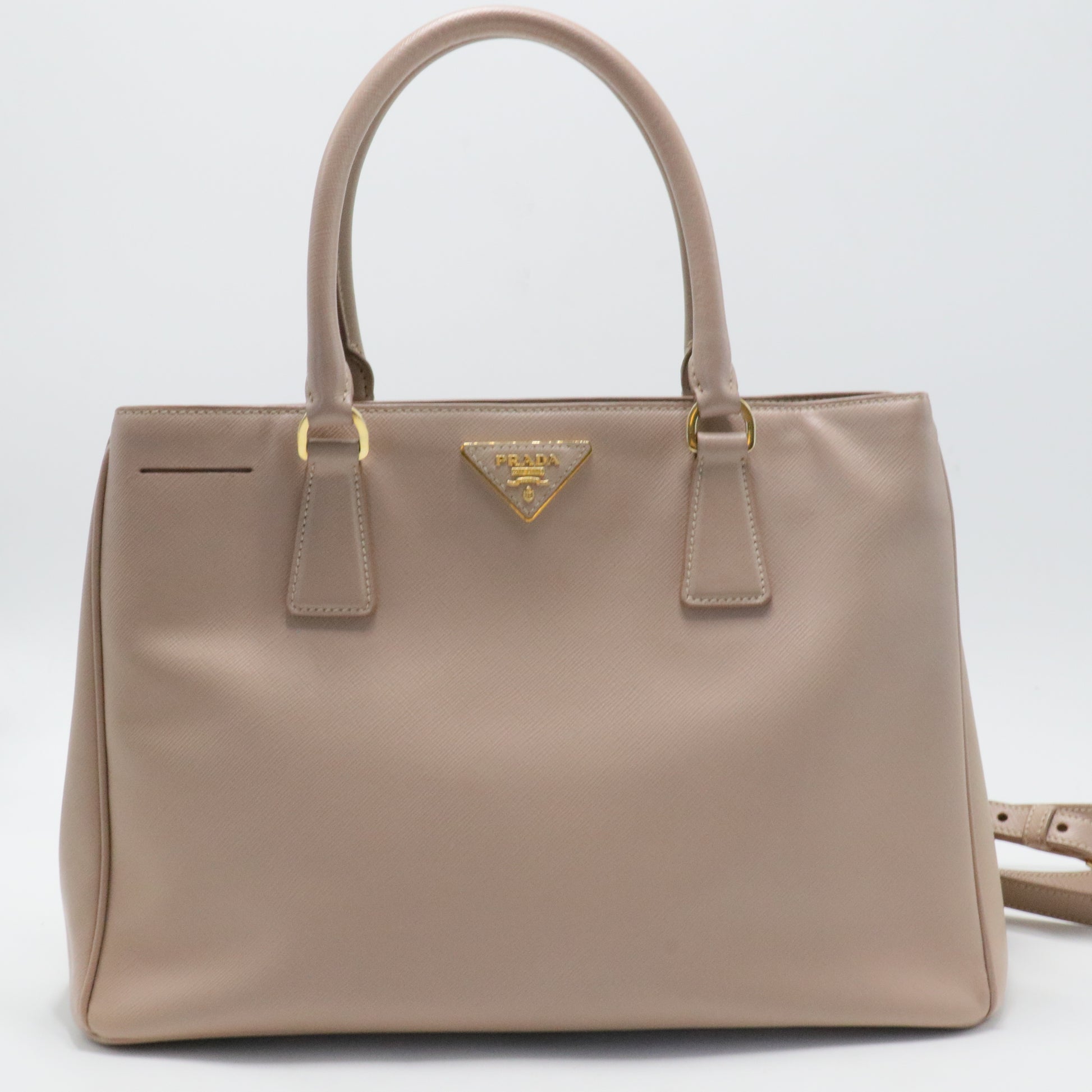 Saffiano Lux Medium Tote Cammeo