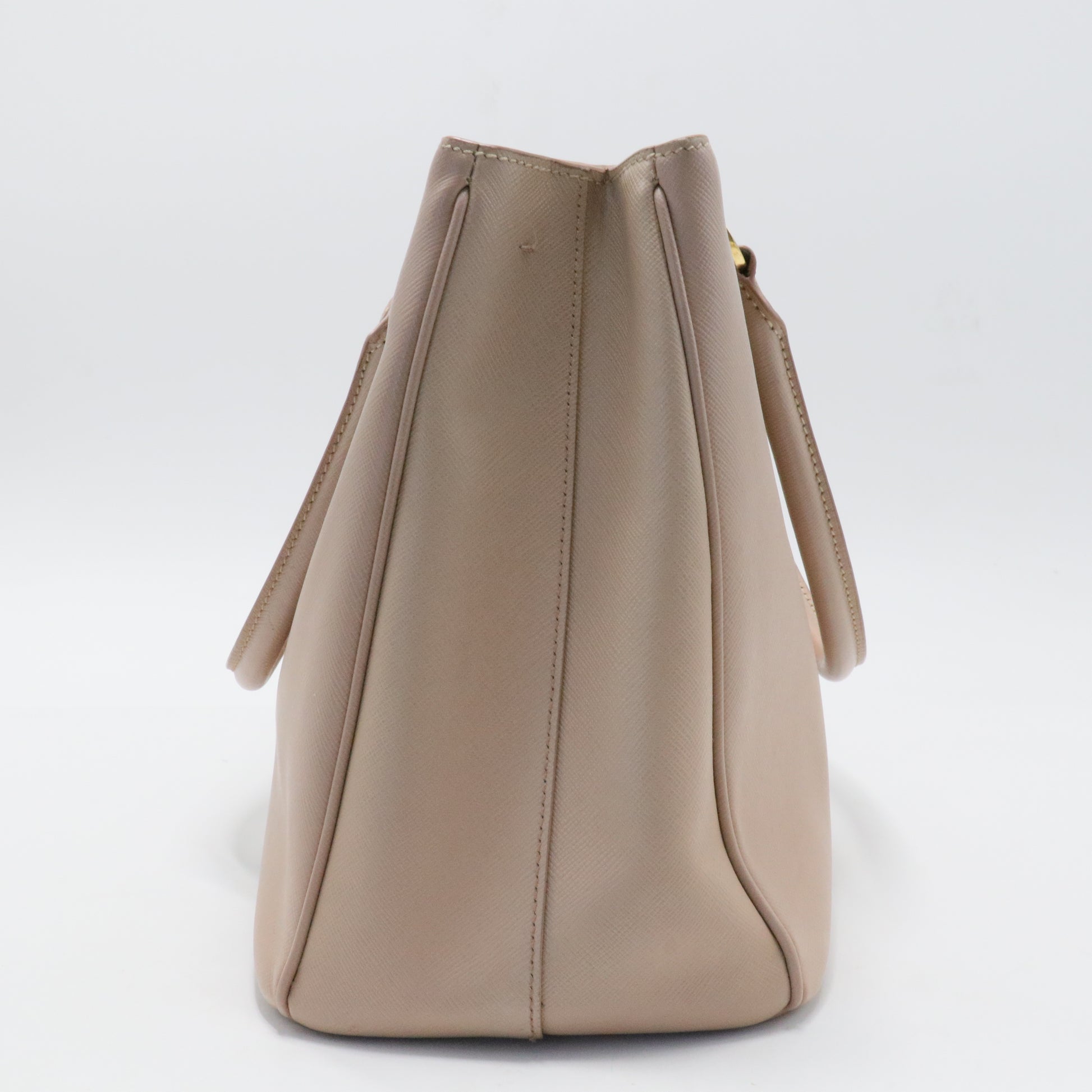 Saffiano Lux Medium Tote Cammeo
