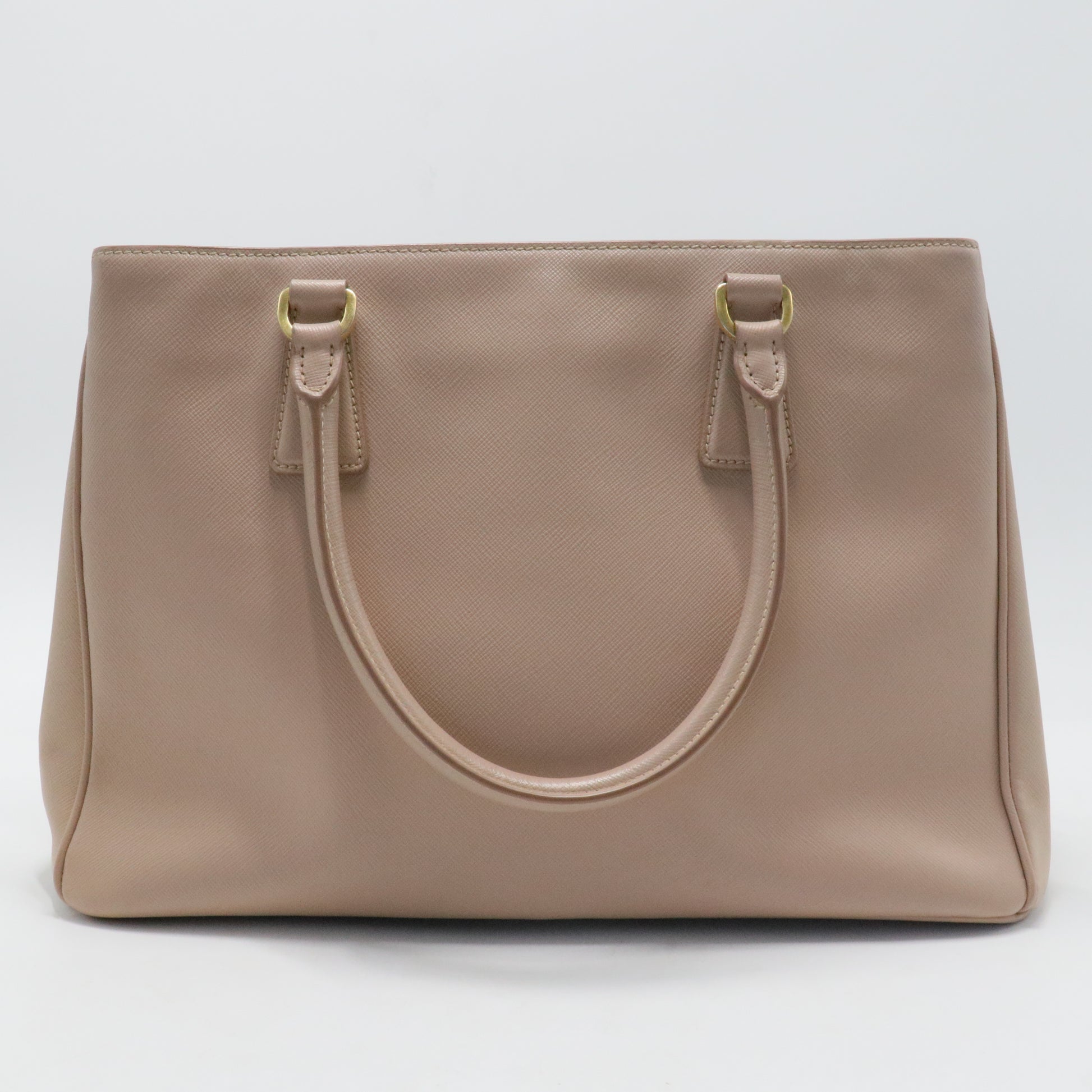 Saffiano Lux Medium Tote Cammeo