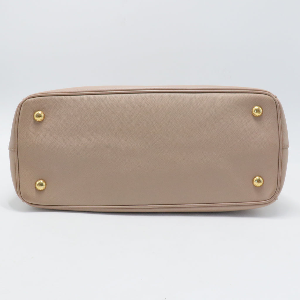 Saffiano Lux Medium Tote Cammeo
