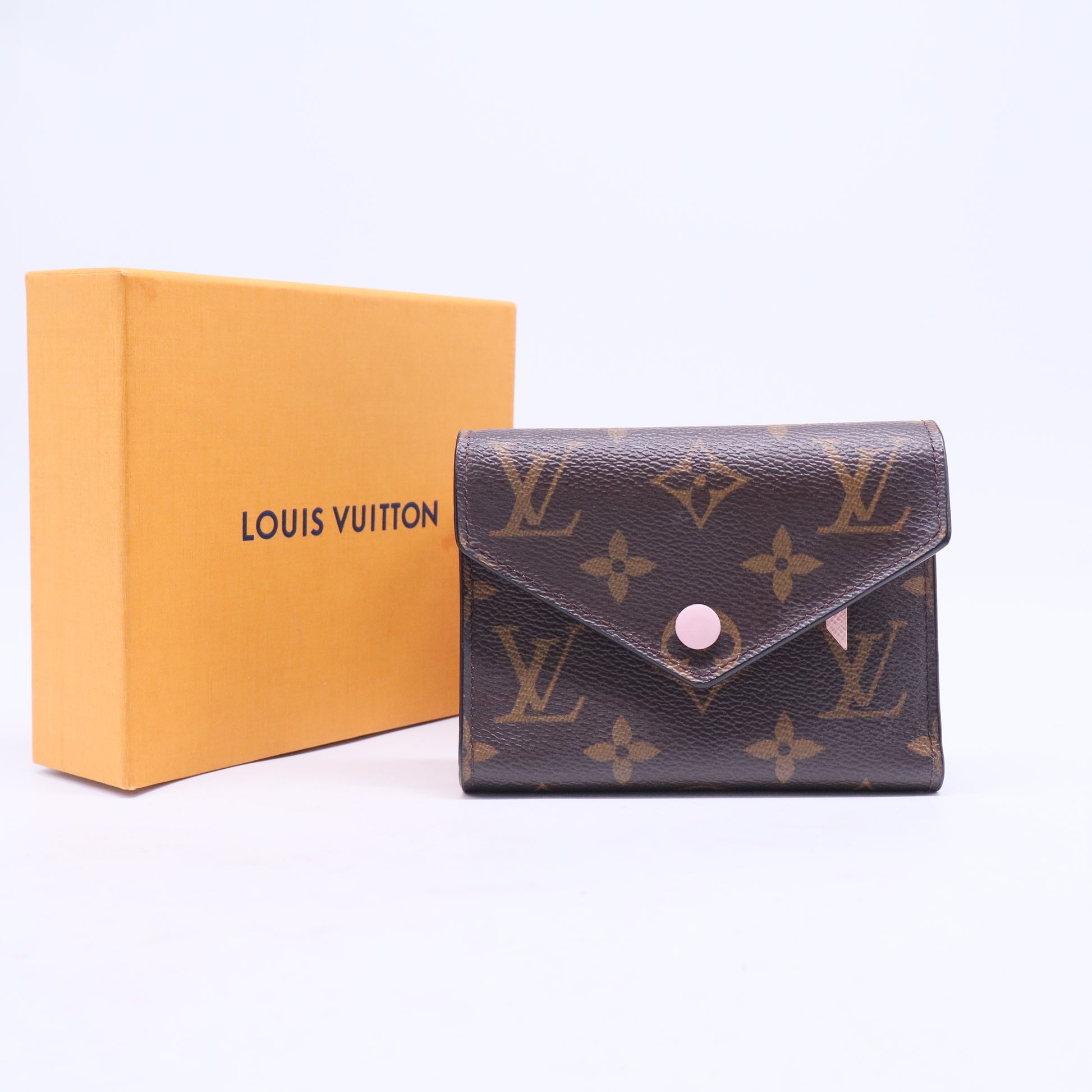Reverse Monogram Vendome Card Holder W20585