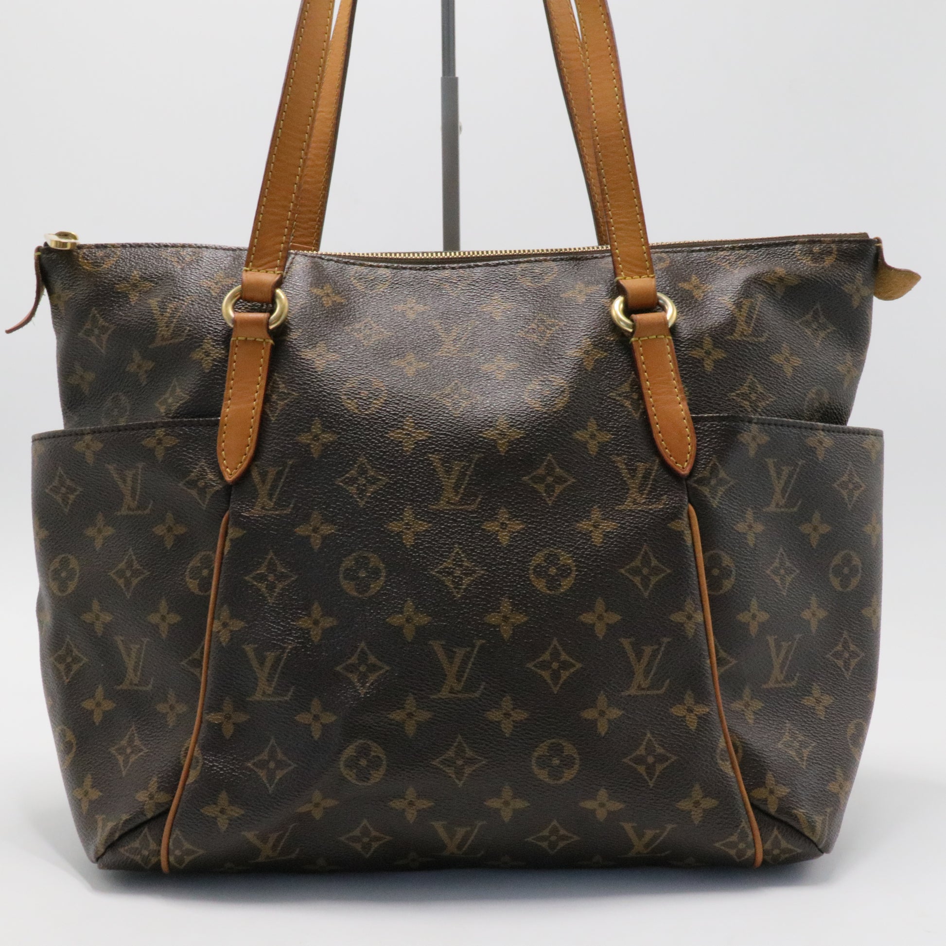 Totally Handbag Monogram Canvas MM