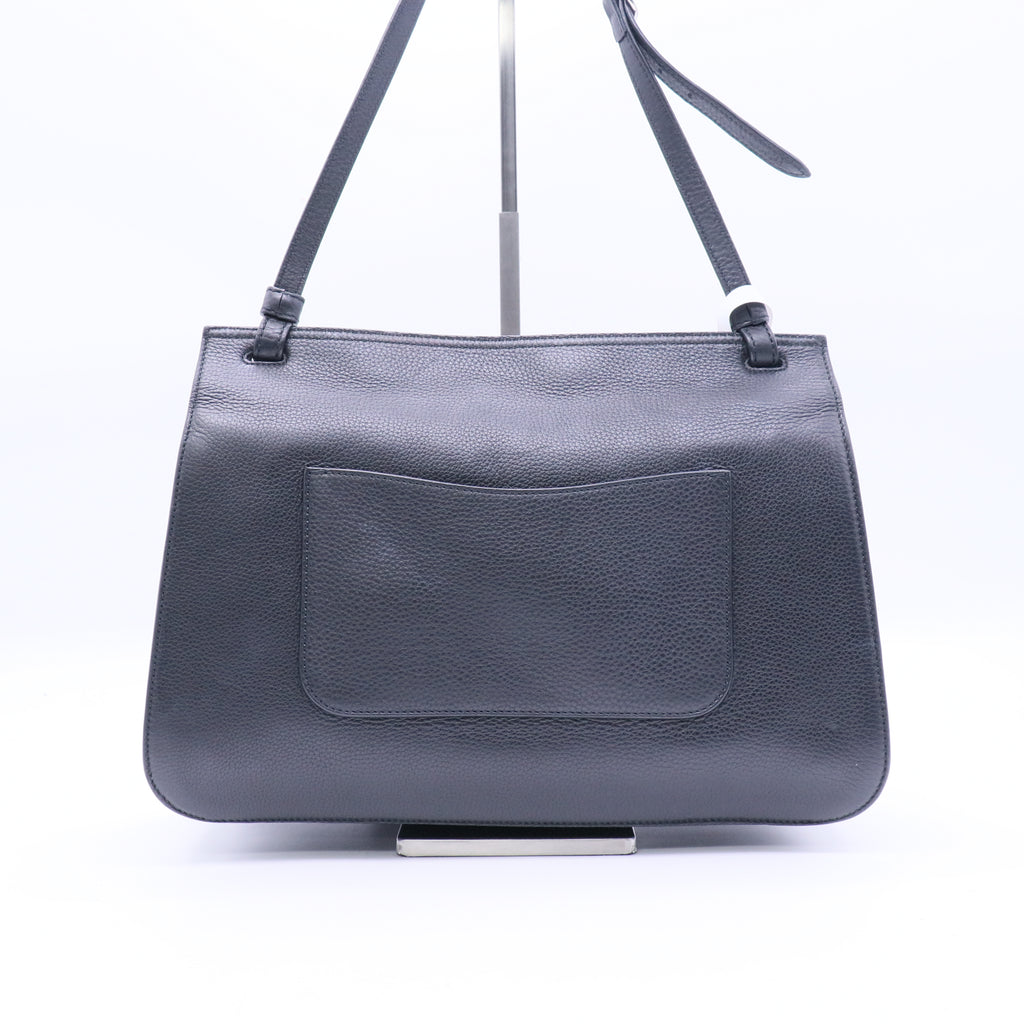 Pebbled Calfskin Medium Bamboo Daily Flap Shoulder Bag Black B21589