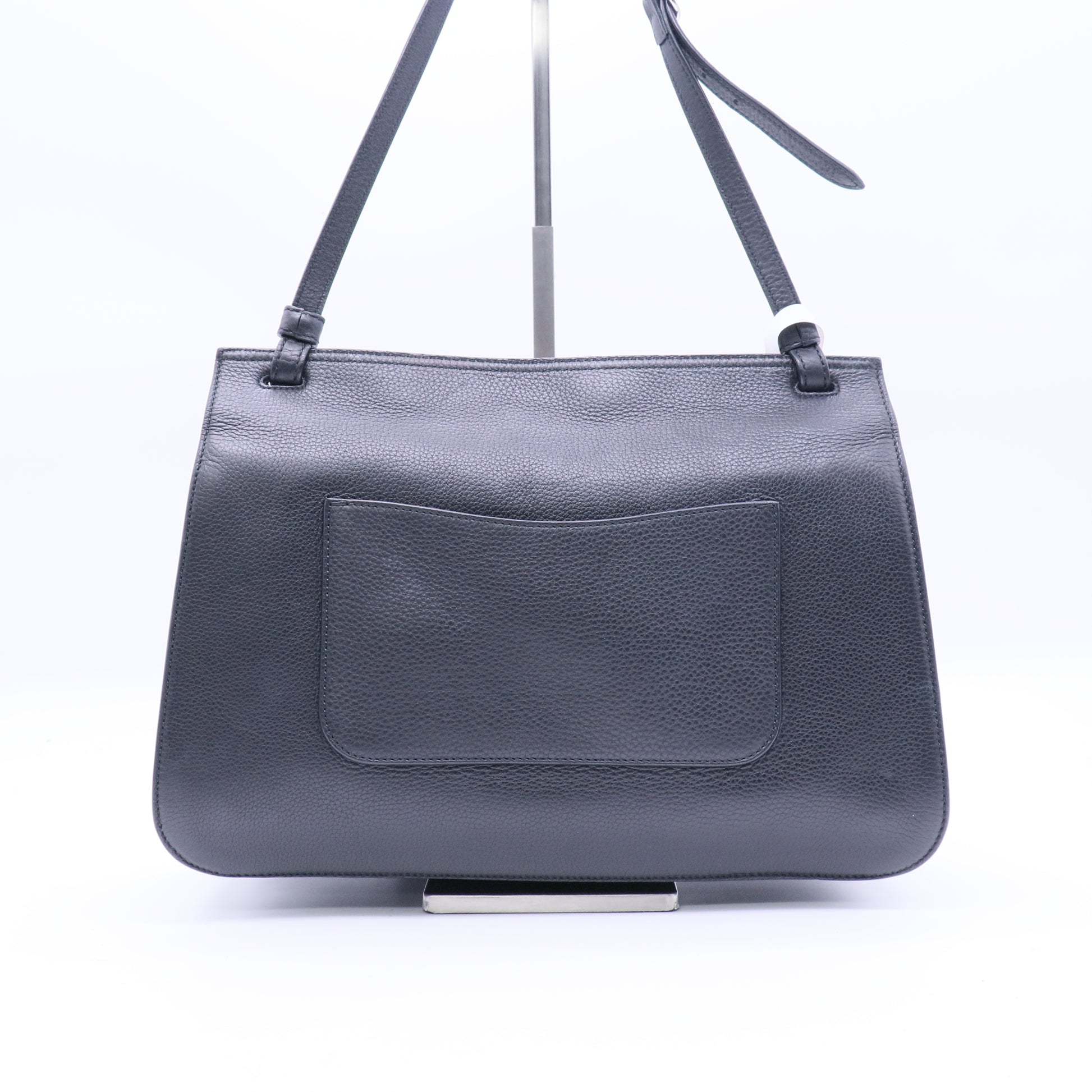 Pebbled Calfskin Medium Bamboo Daily Flap Shoulder Bag Black B21589