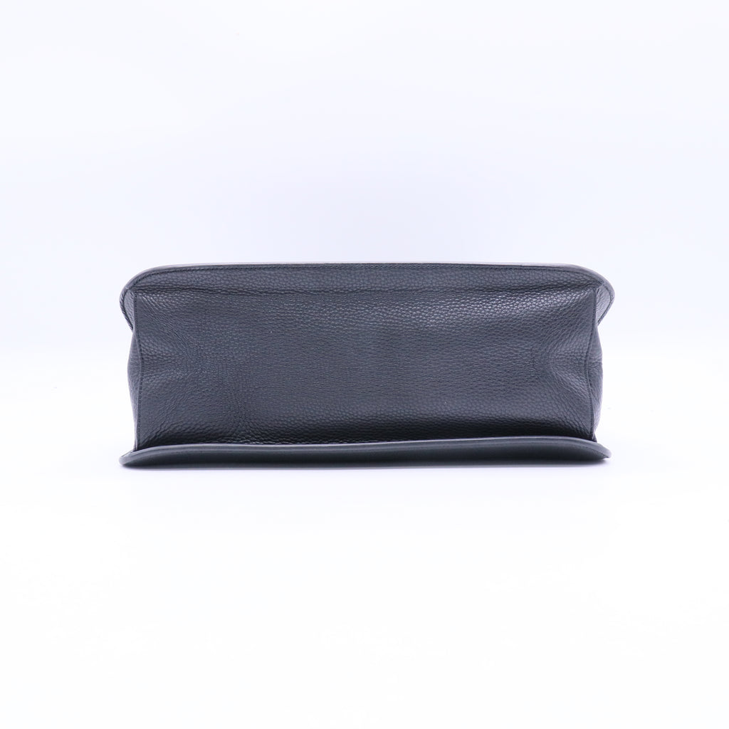 Pebbled Calfskin Medium Bamboo Daily Flap Shoulder Bag Black B21589