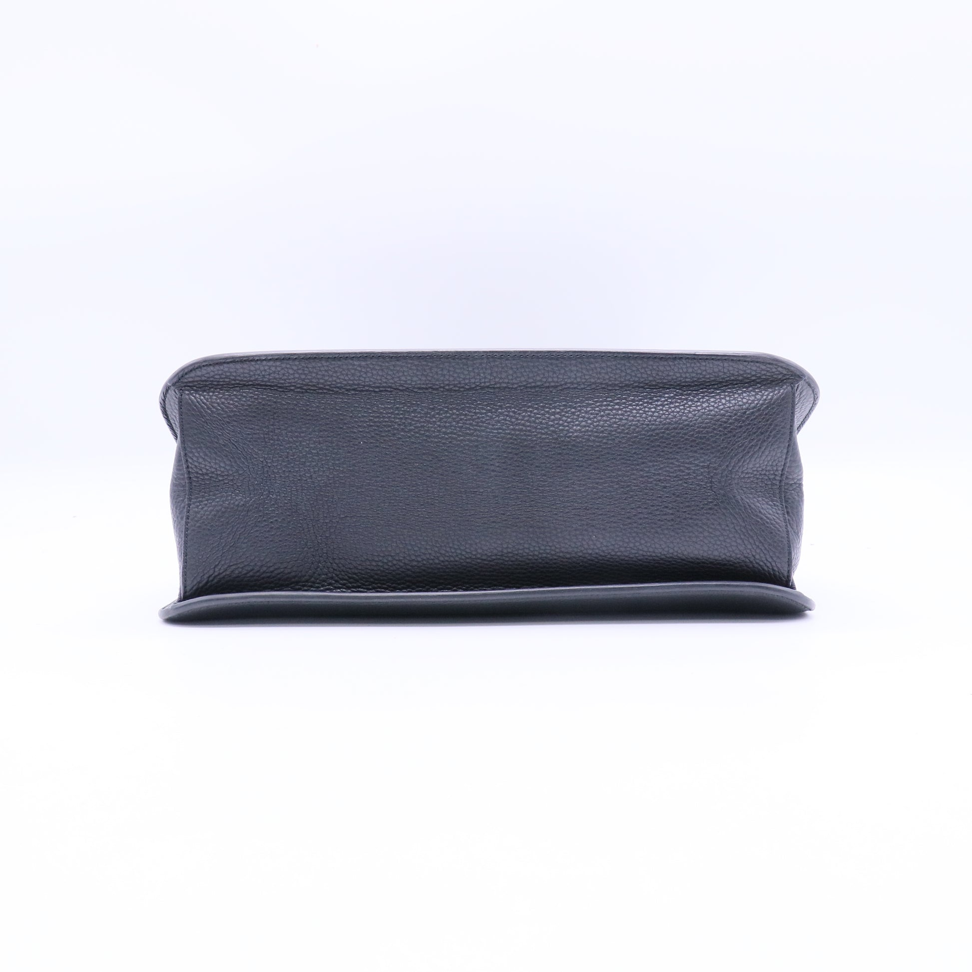 Pebbled Calfskin Medium Bamboo Daily Flap Shoulder Bag Black B21589