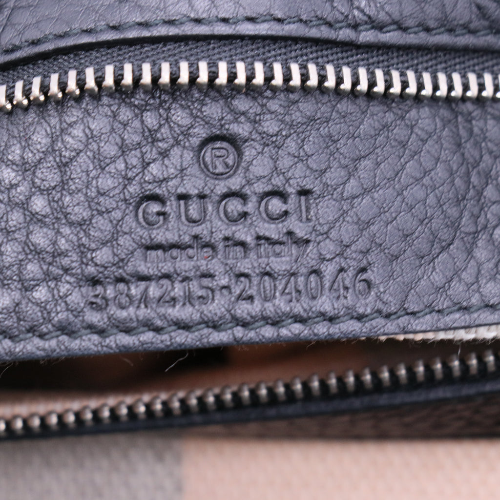 Pebbled Calfskin Medium Bamboo Daily Flap Shoulder Bag Black B21589