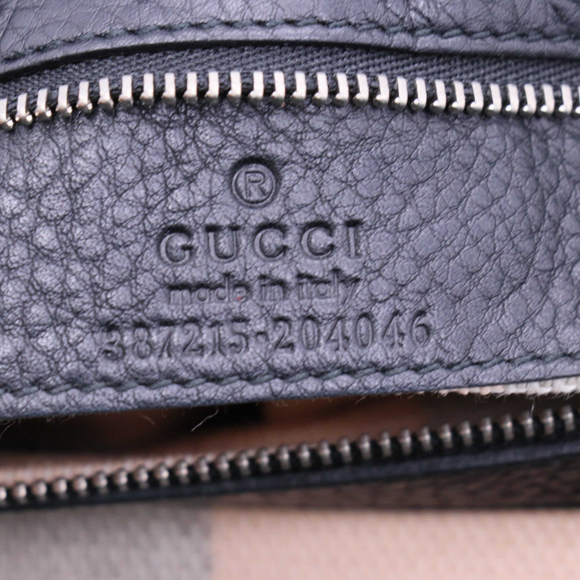 Pebbled Calfskin Medium Bamboo Daily Flap Shoulder Bag Black B21589
