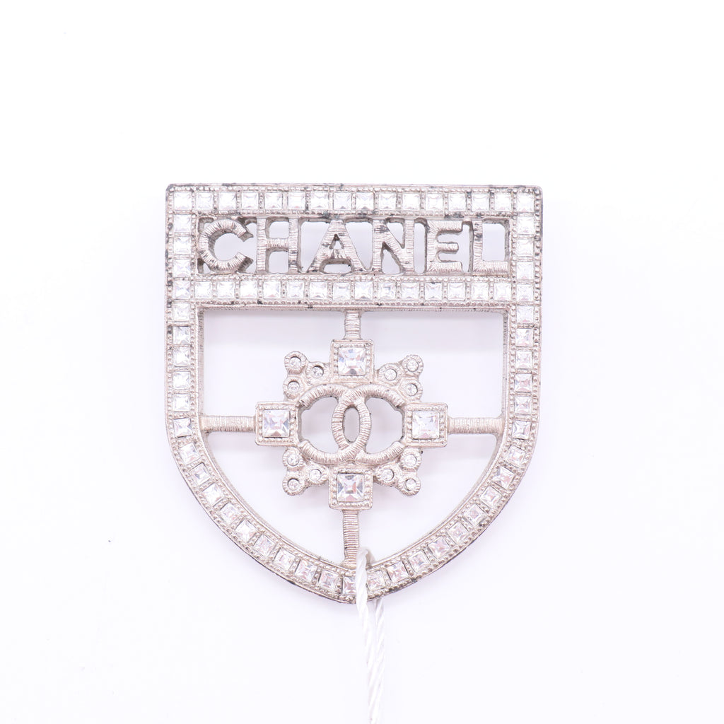 Chanel  Shield-shaped diamond-engraved brooch twins LDJ2563