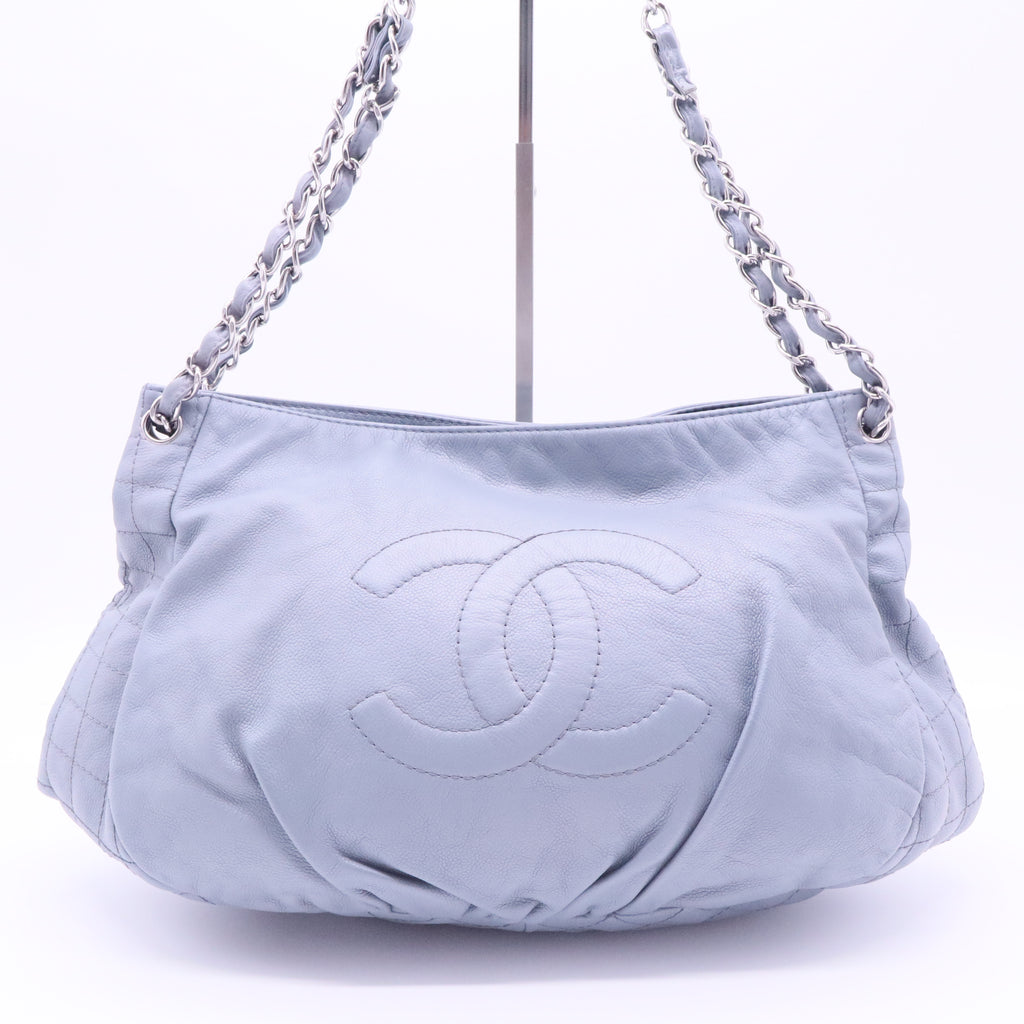 Timeless Half Moon Tote Caviar Large gisel