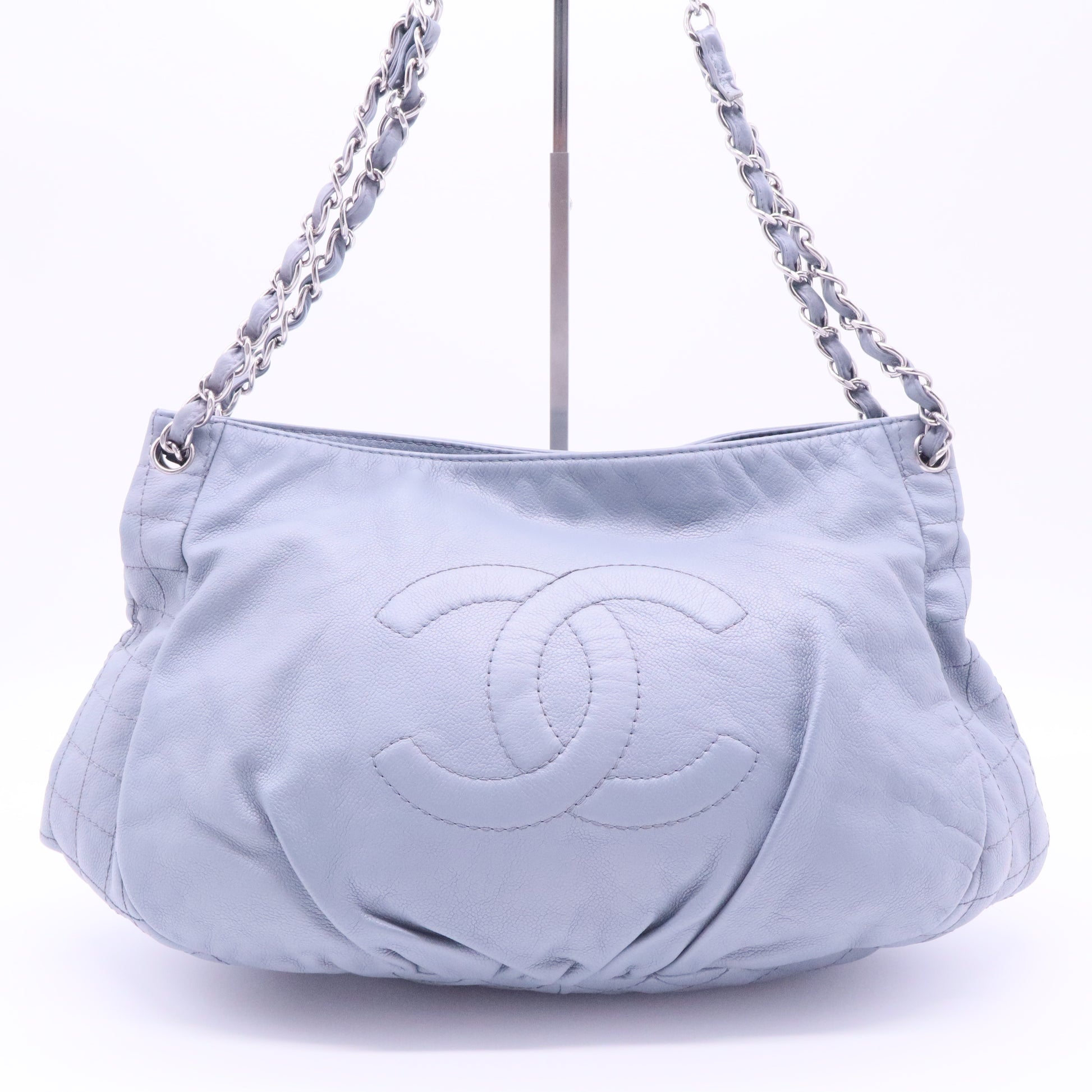 Timeless Half Moon Tote Caviar Large gisel