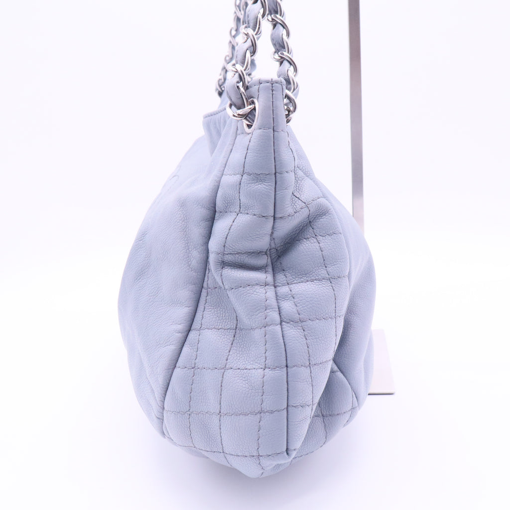 Timeless Half Moon Tote Caviar Large gisel