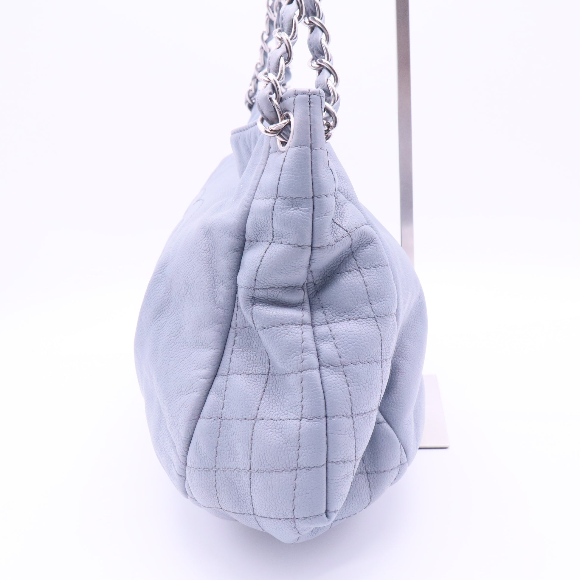 Timeless Half Moon Tote Caviar Large gisel