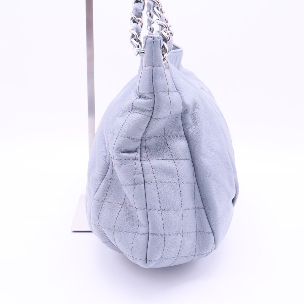 Timeless Half Moon Tote Caviar Large gisel