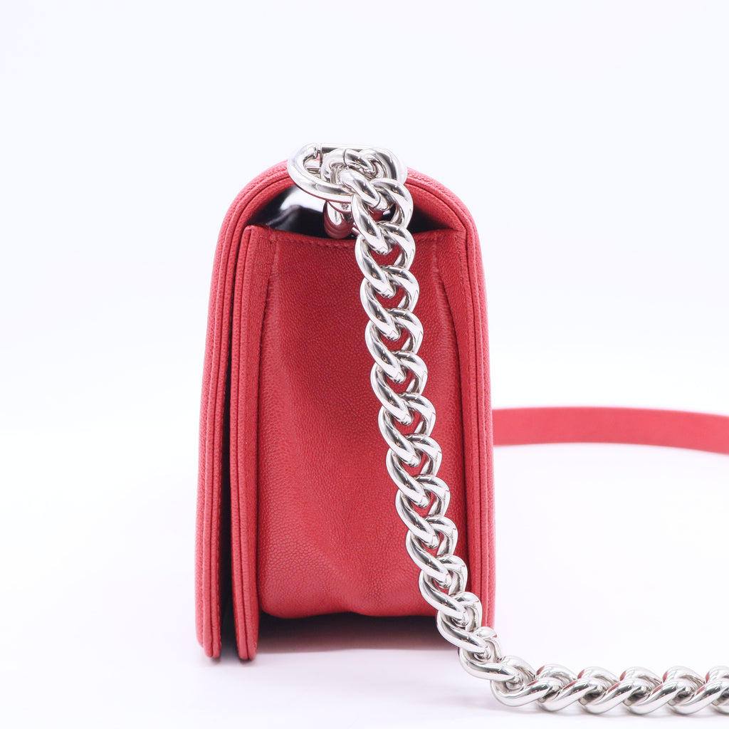 Caviar Quilted Medium Boy Flap Red B12424