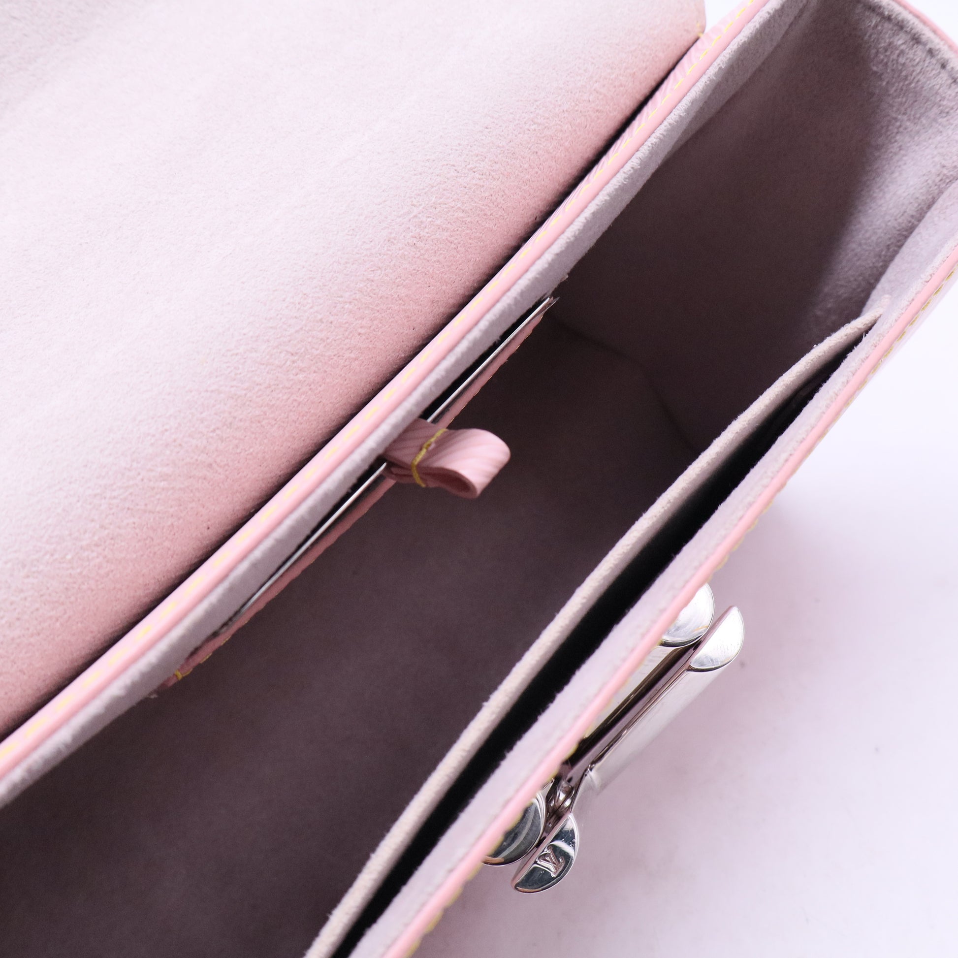 Epi Leather Twist MM B20466