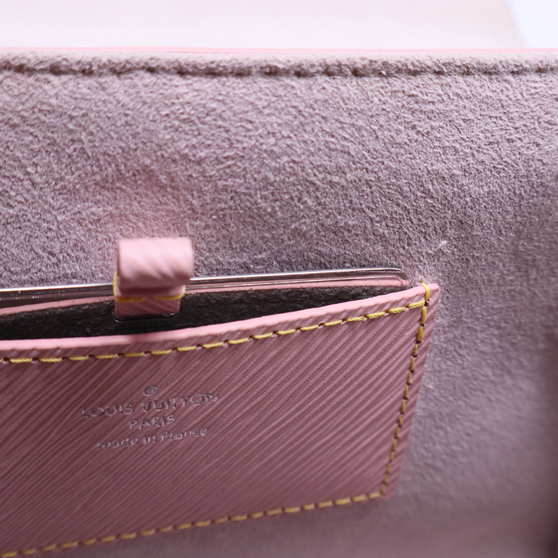 Epi Leather Twist MM B20466