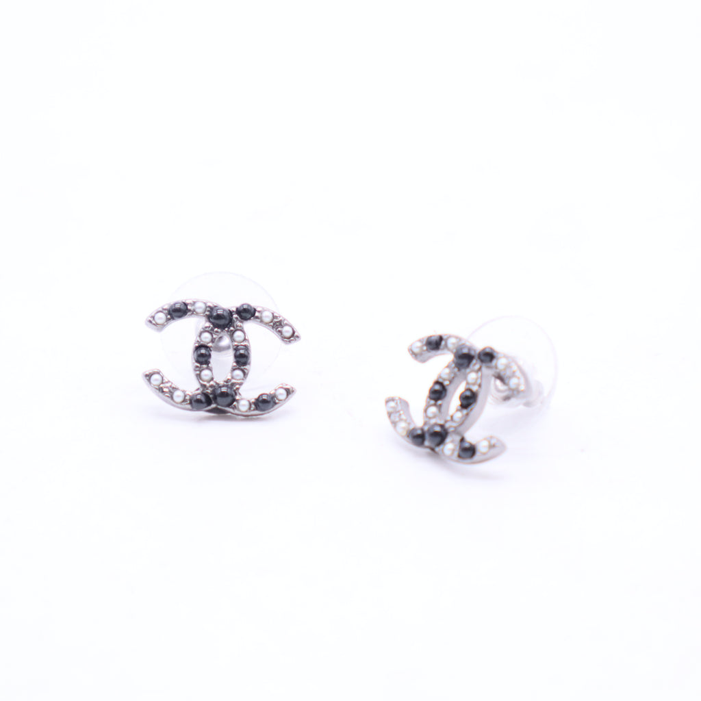 Gunmetal Tone Black & Grey Beaded CC Stud Earrings W20110