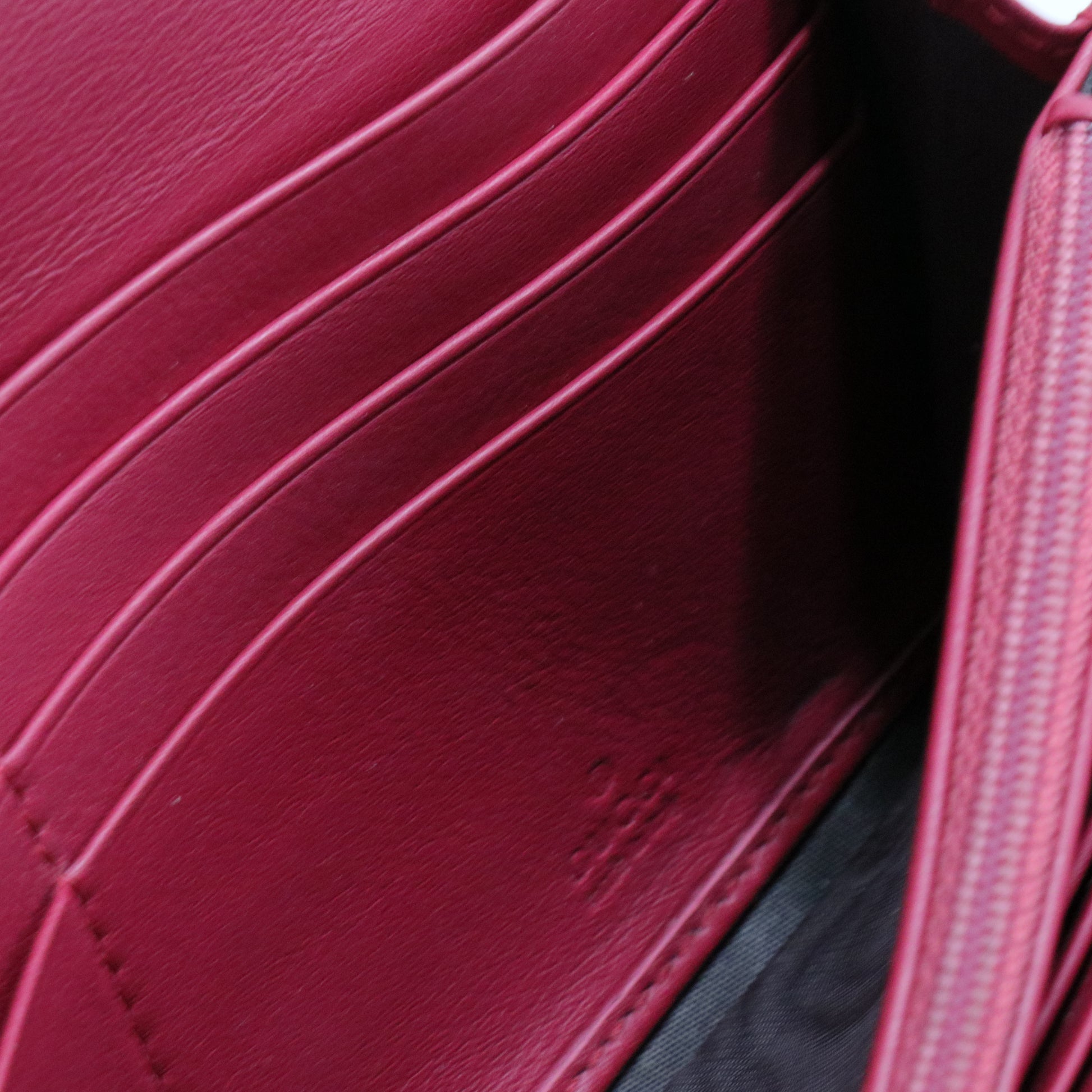 Red Interlocking G Flap Leather Wallet