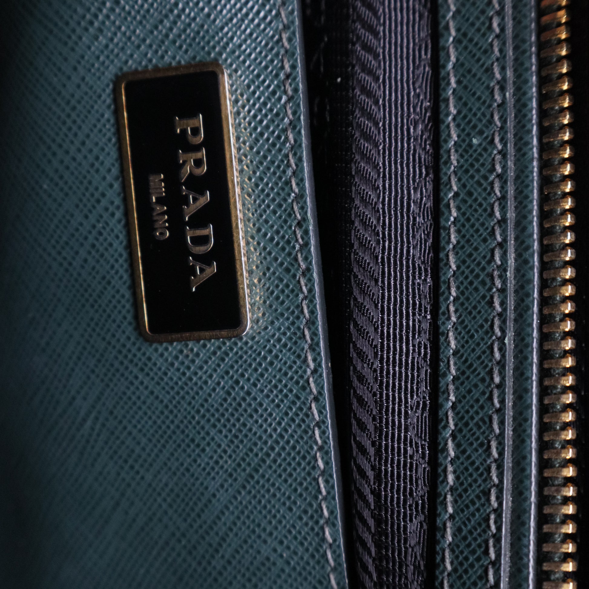 Saffiano Leather Galleria Double Zip Large B20683