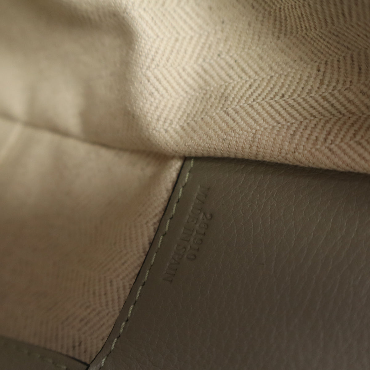 Loewe Hammock Bag B24441