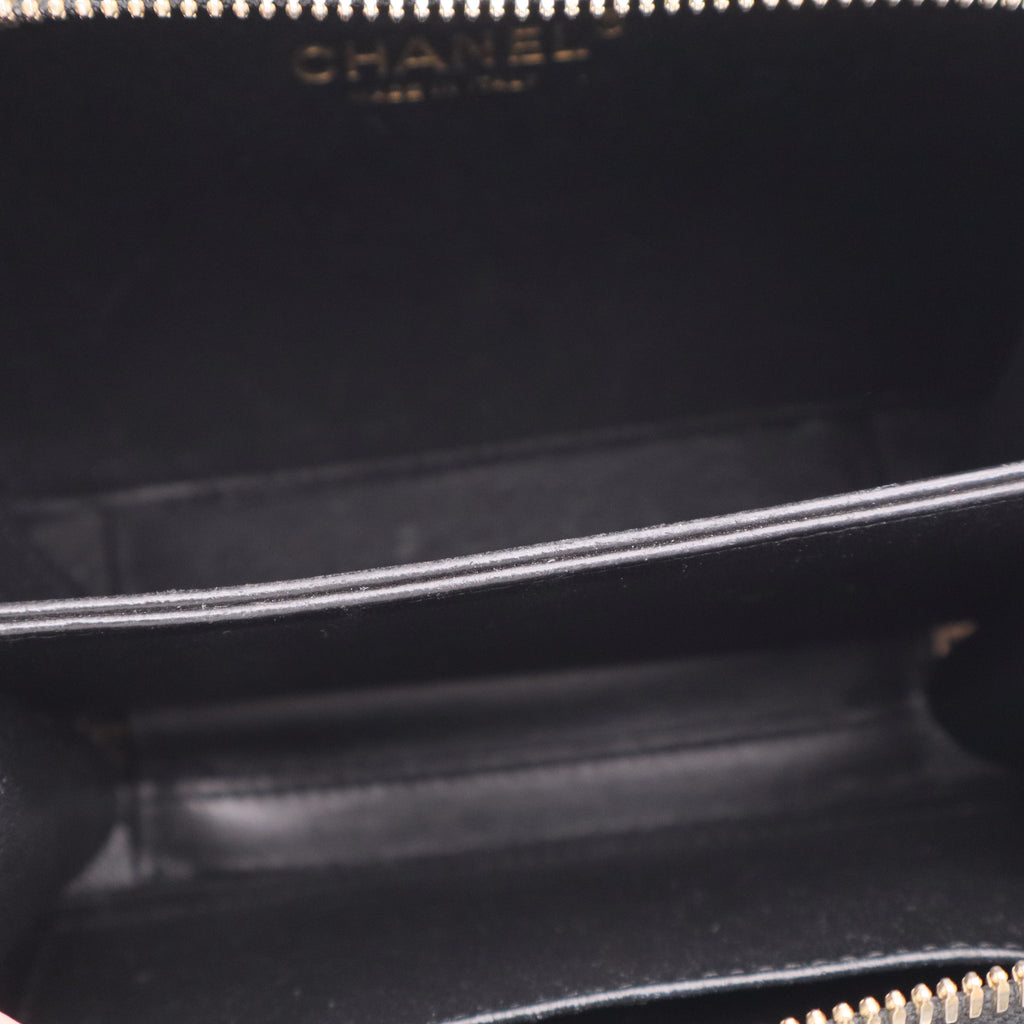 Caviar Quilted Small CC Filigree Vanity Case Black twins