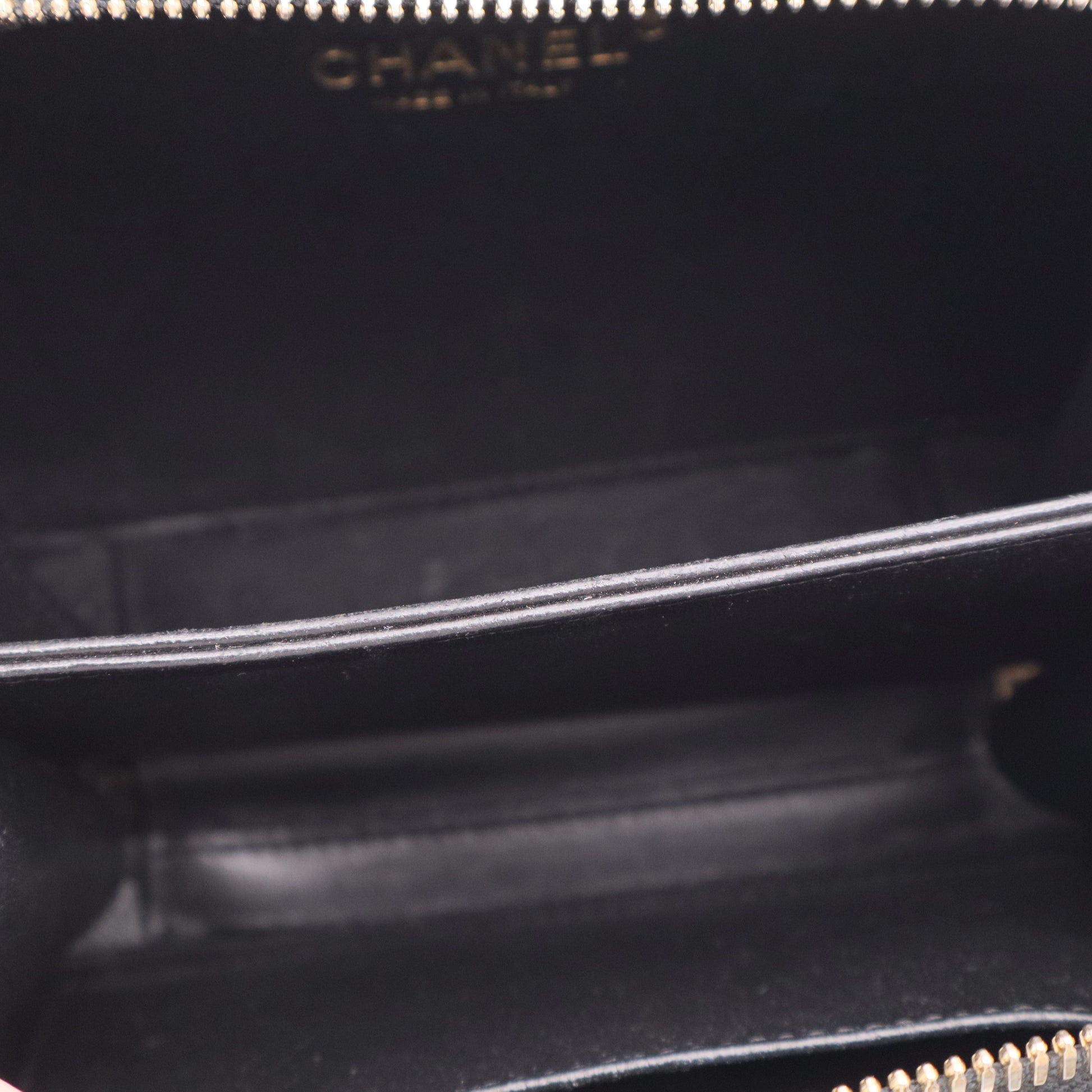 Caviar Quilted Small CC Filigree Vanity Case Black twins