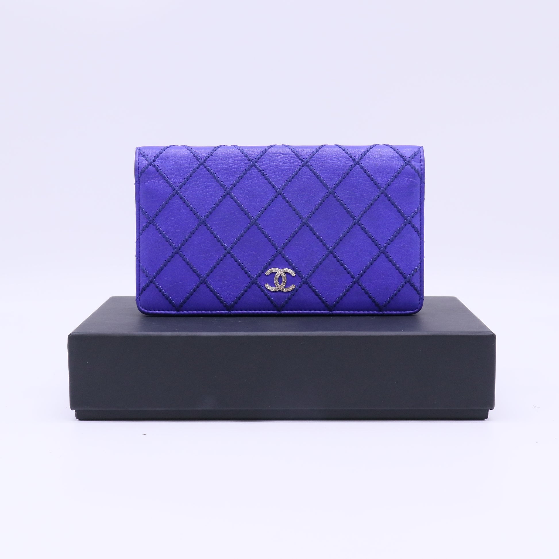Chanel Diamond Stitch Yen Long Bifold Wallet W22238