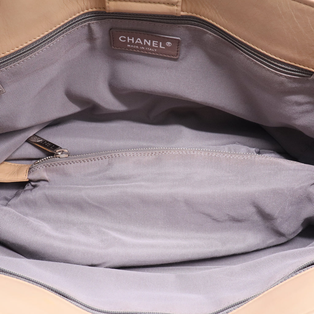 Chanel leather black handbag B11381