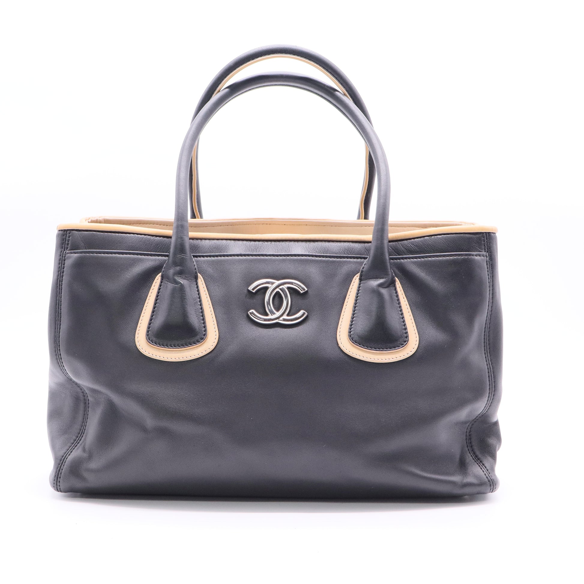 Chanel leather black handbag B11381