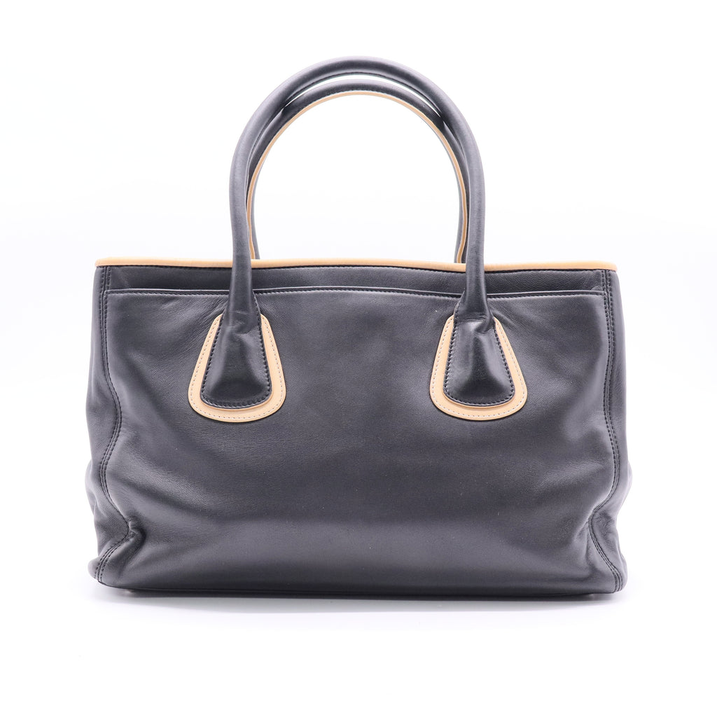 Chanel leather black handbag B11381