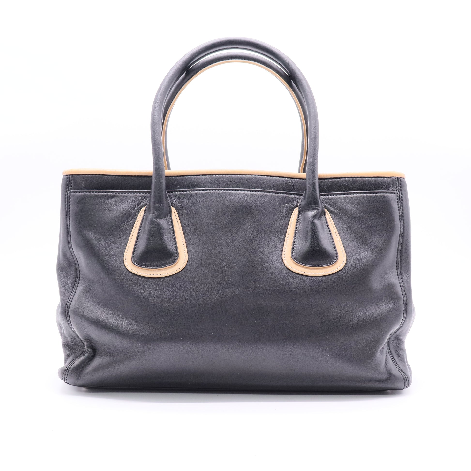 Chanel leather black handbag B11381