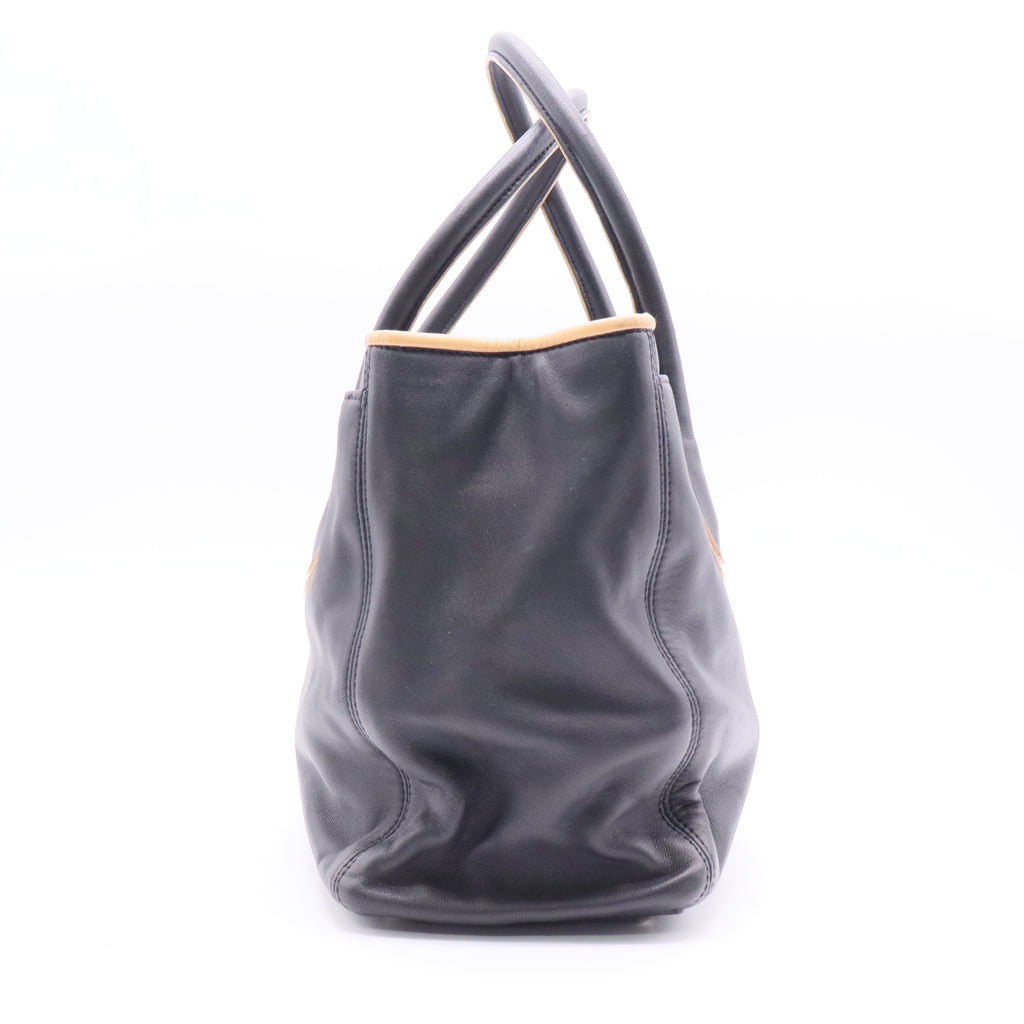 Chanel leather black handbag B11381