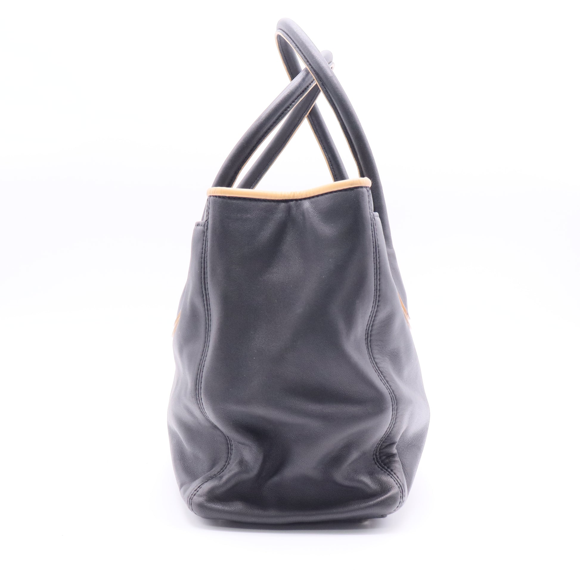 Chanel leather black handbag B11381