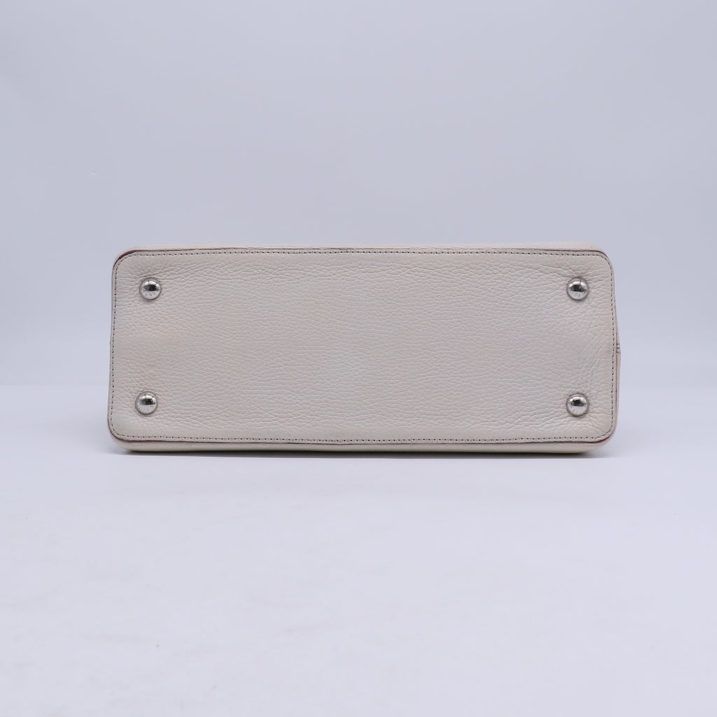 Taurillon Capucines MM Blanc Casse B21117