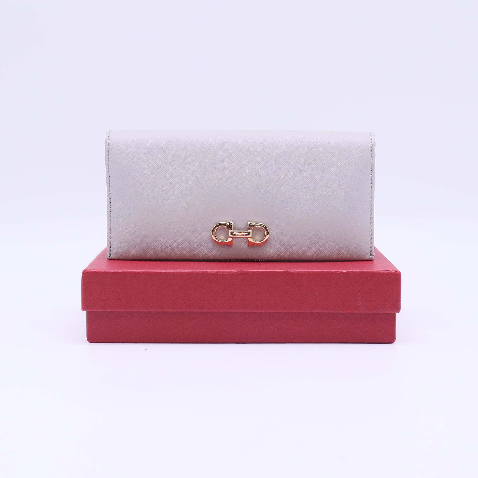 Ferragamo Gancini Icona Saffiano Flap Wallet W22348