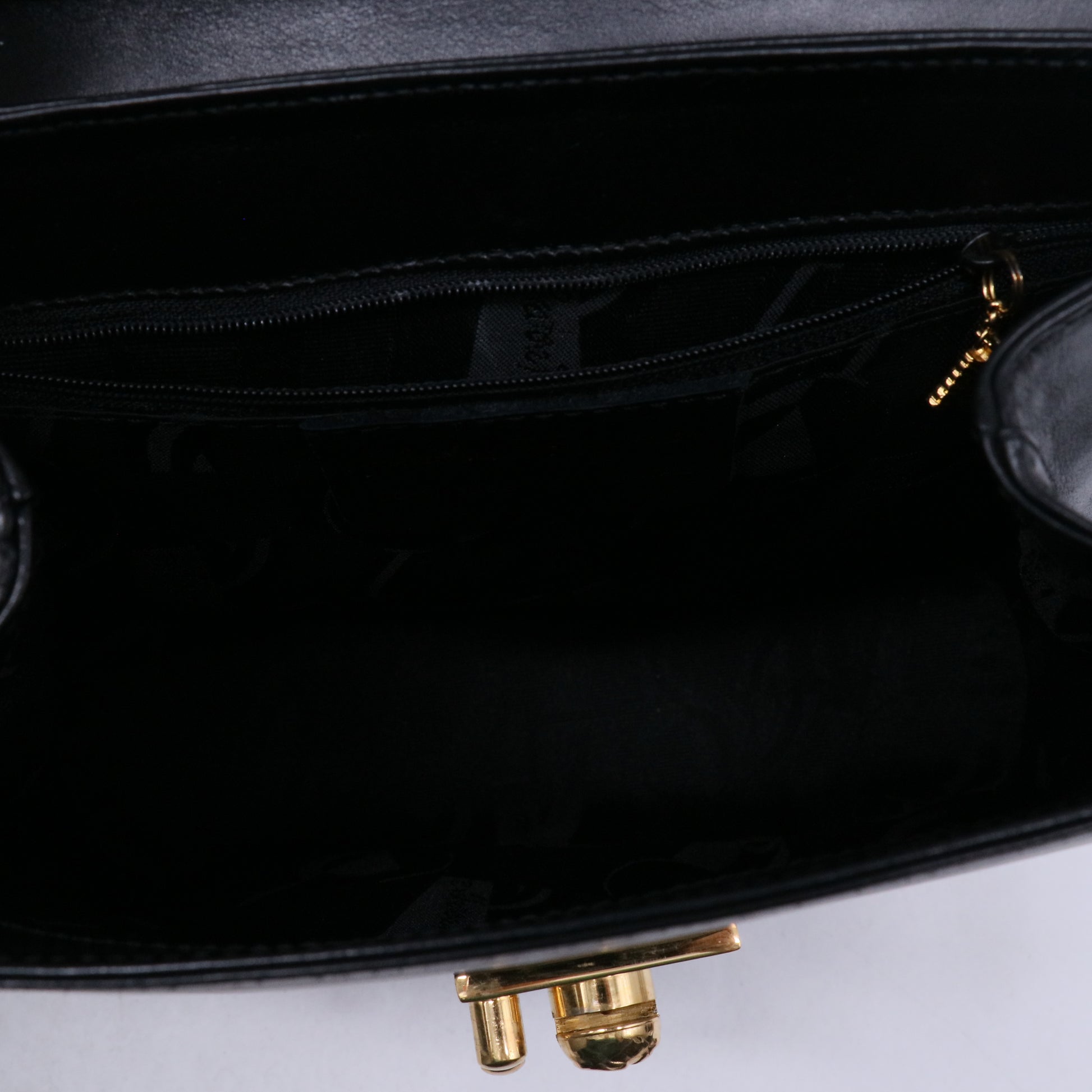 Vintage Flap Lock Backpack Studded Leather B21693
