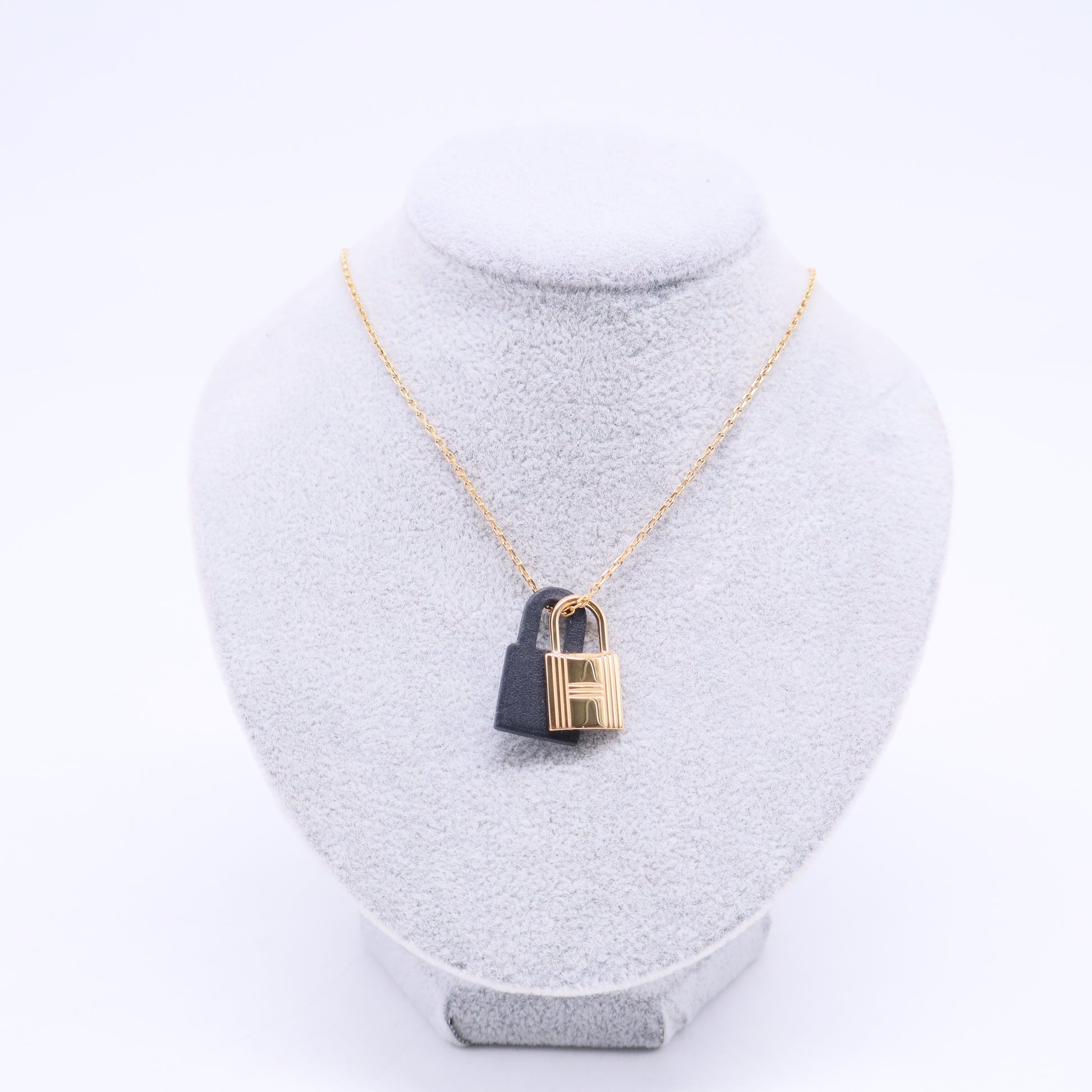 Swift Small O'Kelly Pendant Necklace Black W20484