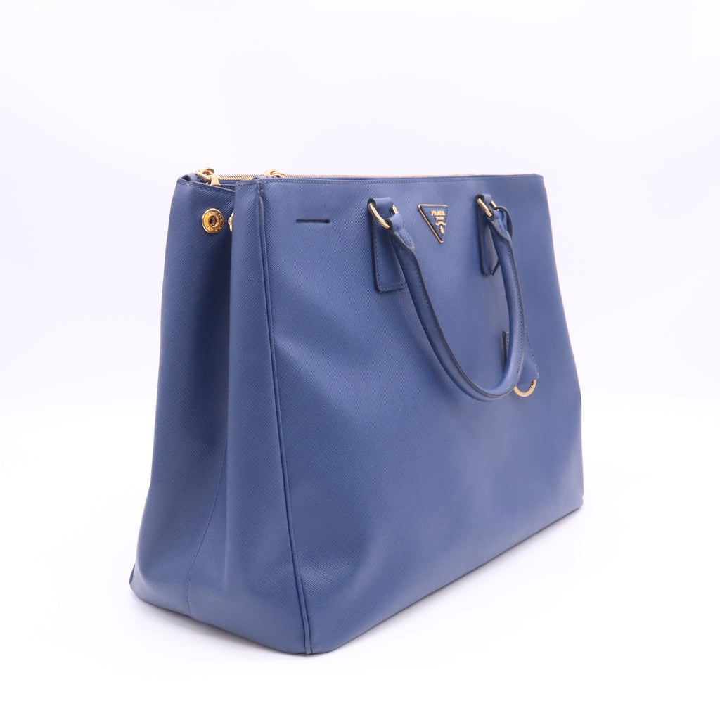 Saffiano Lux Extra Large Galleria Double Zip Tote Bluette B24150
