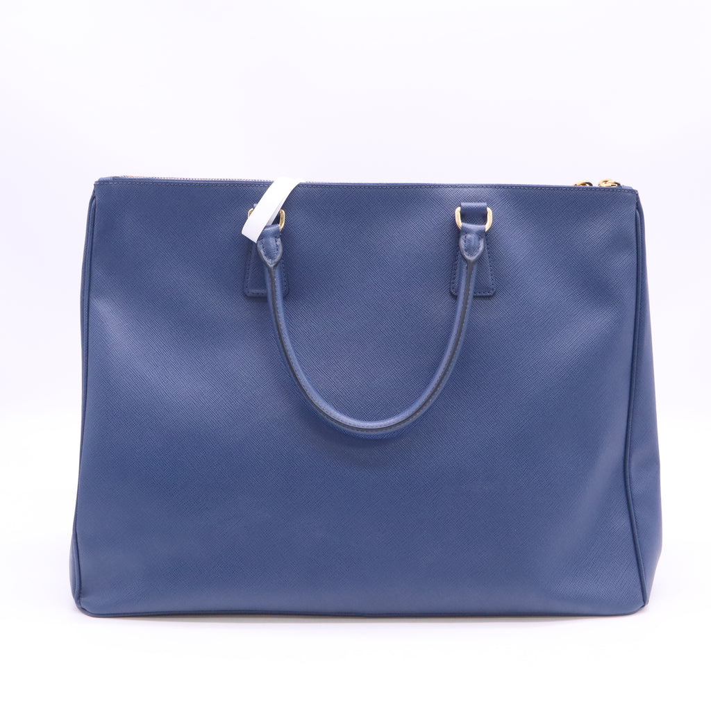 Saffiano Lux Extra Large Galleria Double Zip Tote Bluette B24150