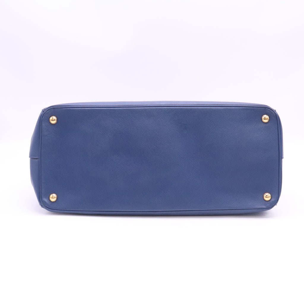 Saffiano Lux Extra Large Galleria Double Zip Tote Bluette B24150
