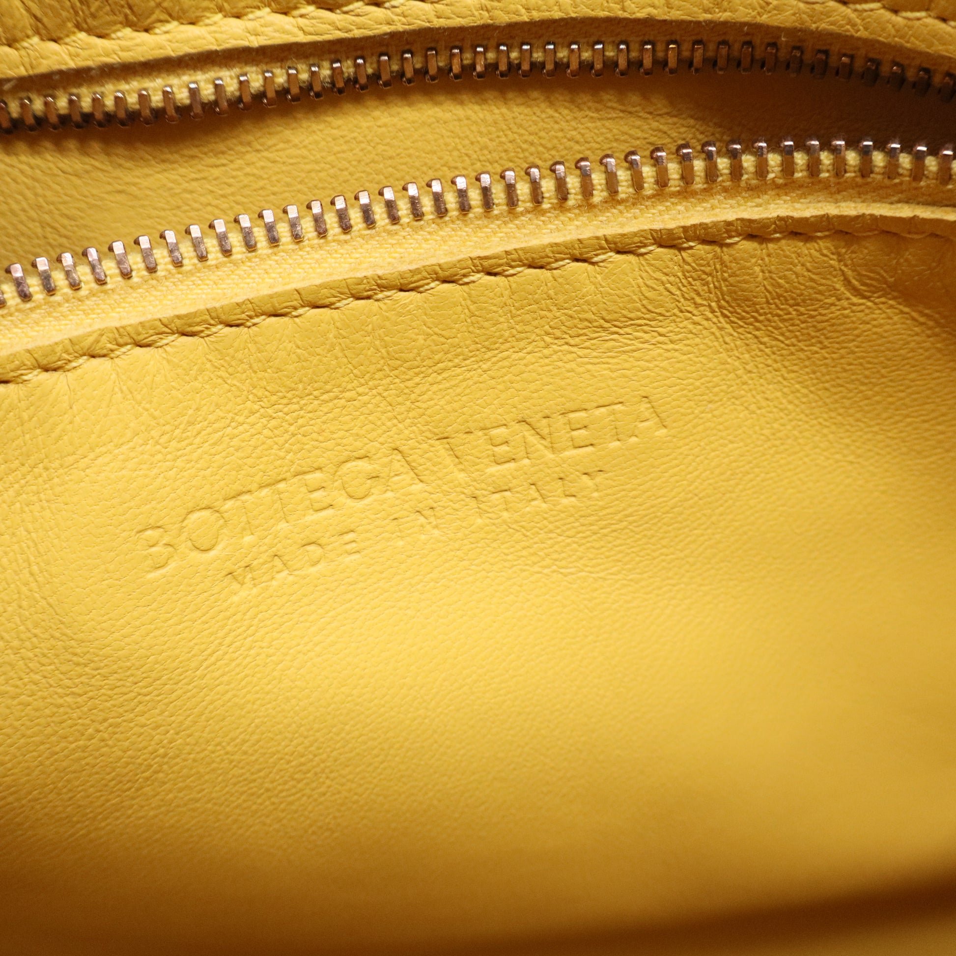 Bottega Veneta Intrecciato Cassette Messenger Bag B20041
