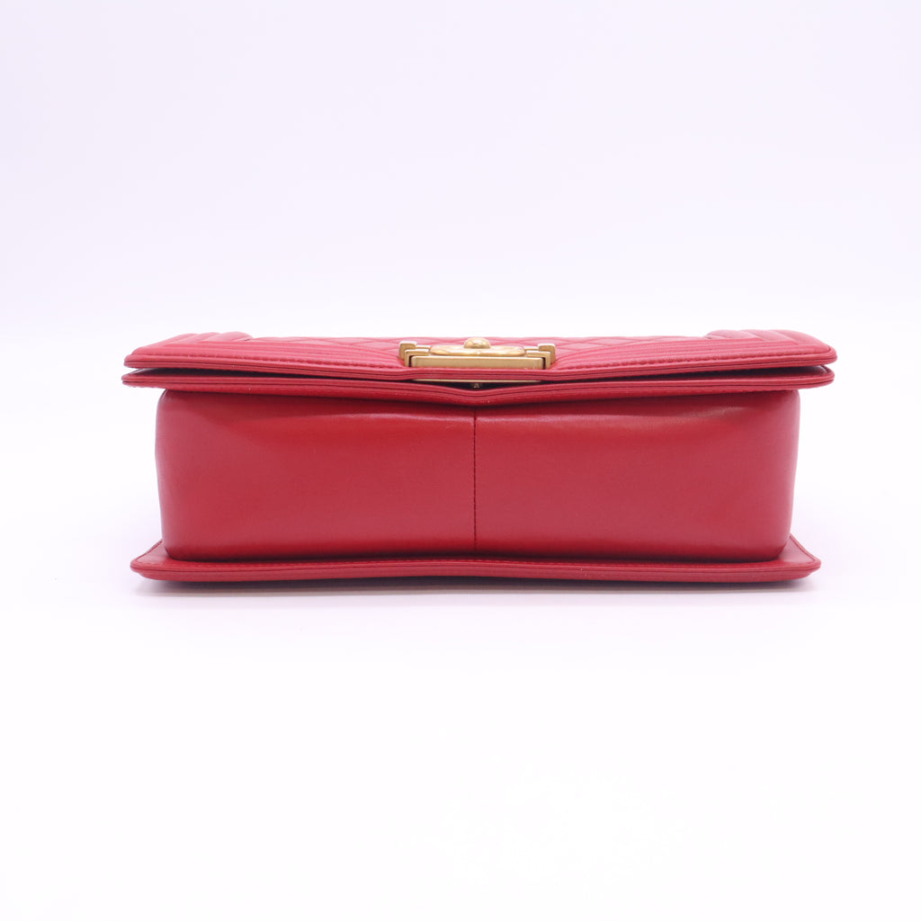Lambskin Quilted Medium Boy Flap Red B24623