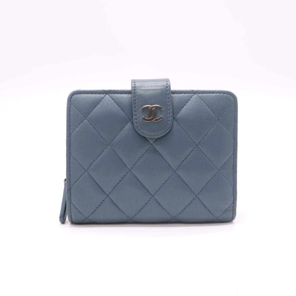 Chanel Classic Quilted Bi-Fold Wallet Twins W22299