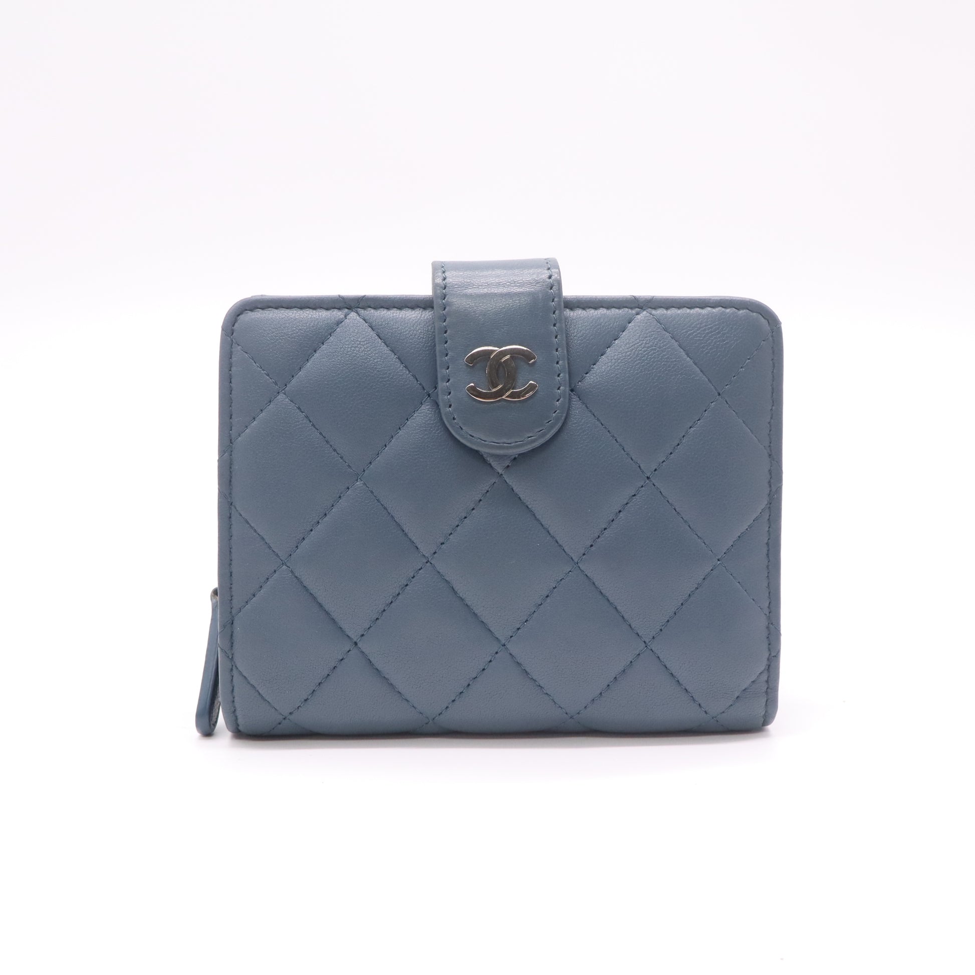 Chanel Classic Quilted Bi-Fold Wallet Twins W22299