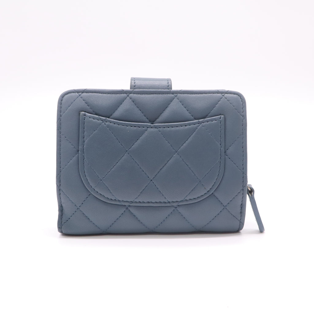 Chanel Classic Quilted Bi-Fold Wallet Twins W22299