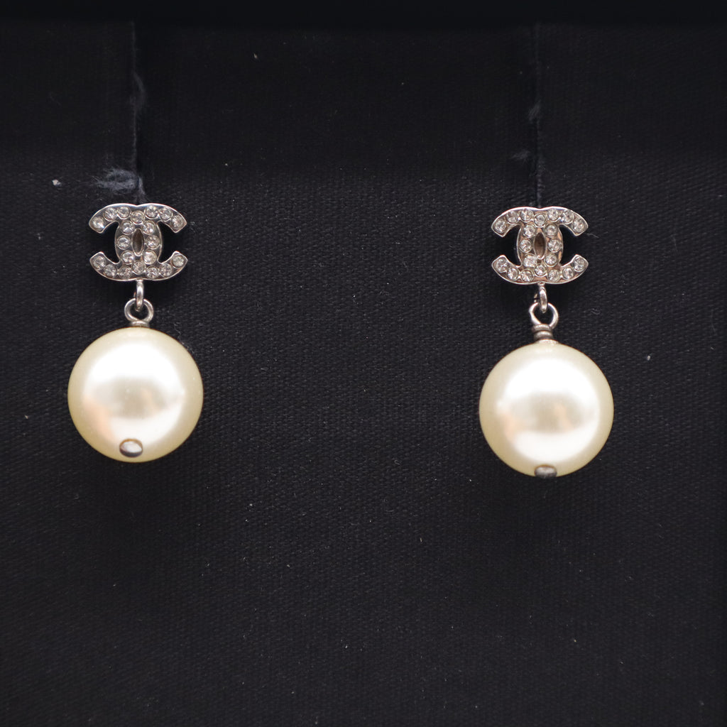 Silver Crystal CC Faux Pearl Dangle Piercing Earrings W21118